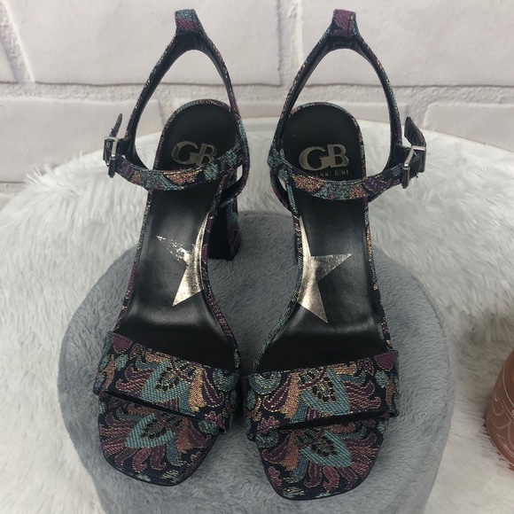 Gianni Bini ankle strap Block heel sandals 4.25in - Picture 4 of 8